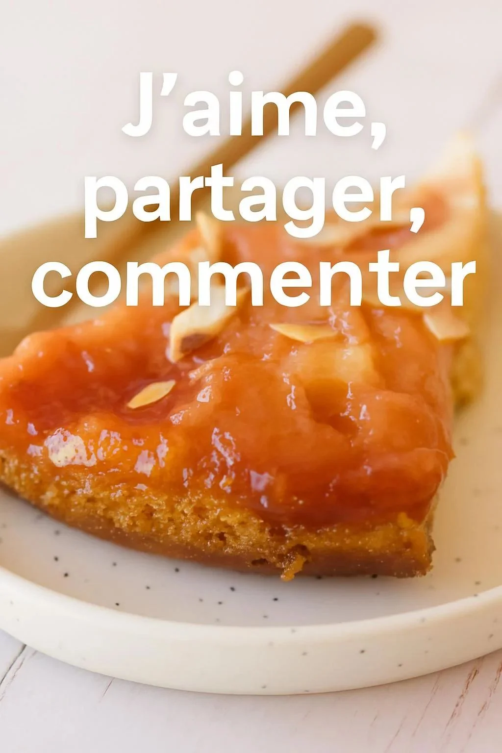 Gâteau Renversé aux Pêches, un dessert moelleux avec des pêches caramélisées