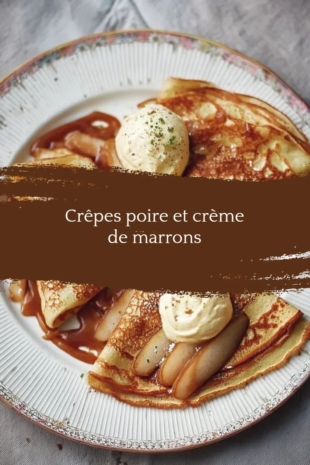 Crêpes poire garnies de crème de marrons sur une assiette élégante.