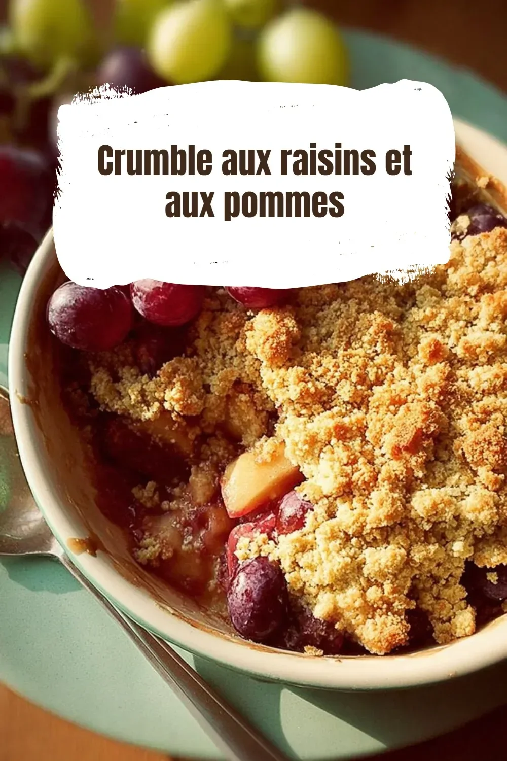 Crumble aux raisins et aux pommes, un dessert savoureux et réconfortant