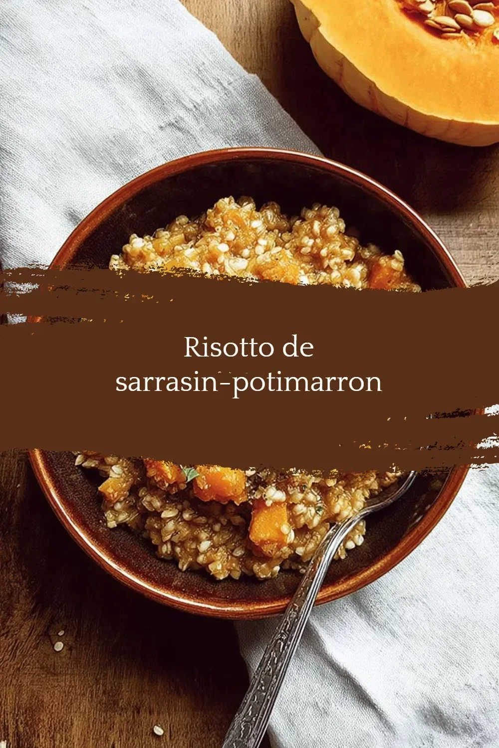 Un risotto de sarrasin-potimarron garni de légumes frais et de fromage.