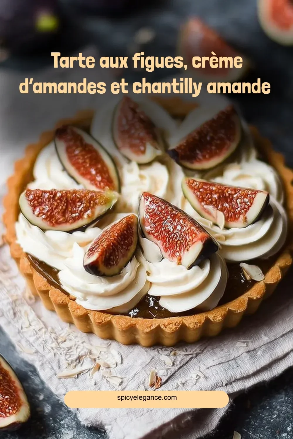 Tarte aux figues avec crème d’amandes et chantilly amande, dessert savoureux.