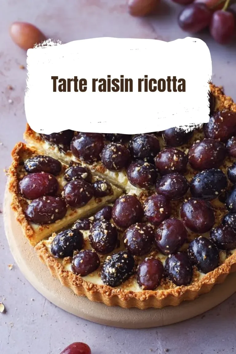 Tarte raisin ricotta garnie de raisins juteux et de fromage ricotta onctueux.