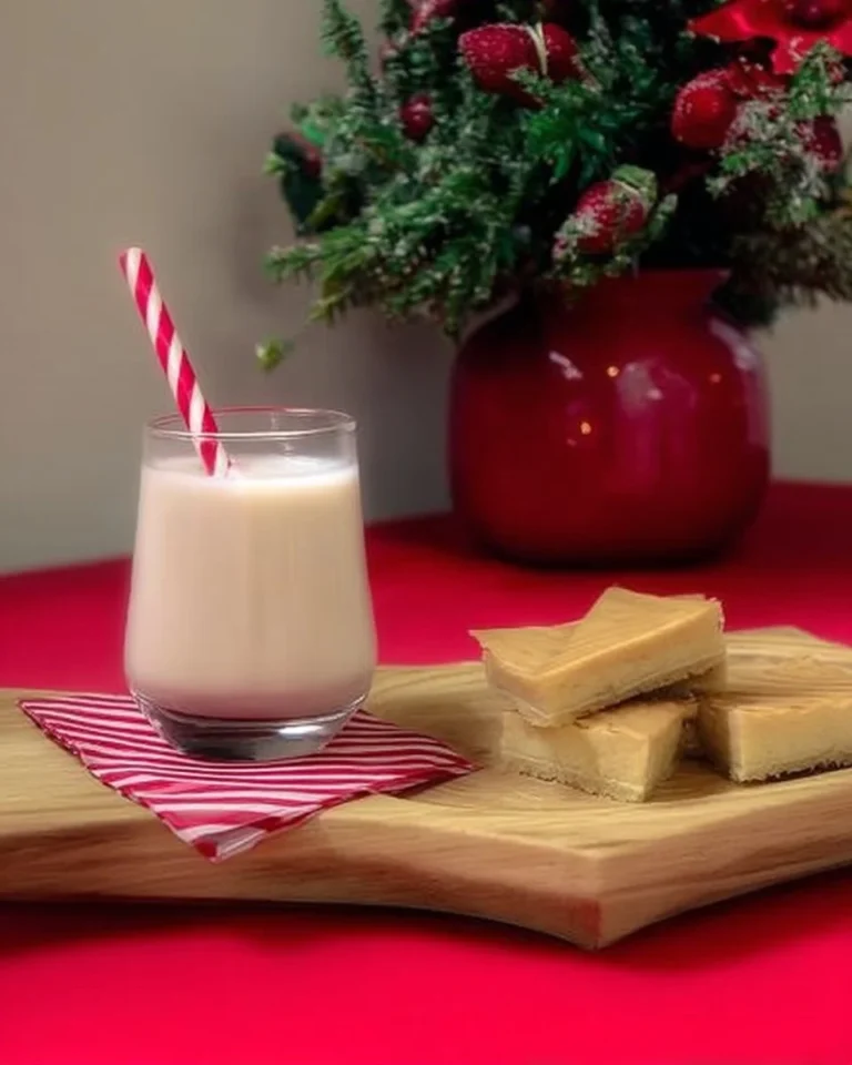 Milkshake crémeux au cheesecake et fraises fraîches dans un verre
