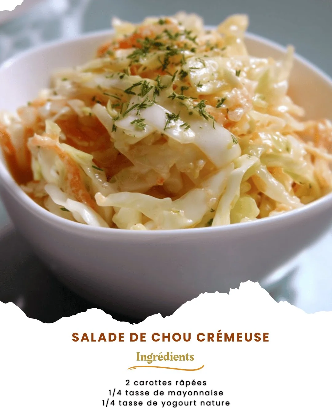 Salade de chou crémeuse préparée avec des ingrédients frais et savoureux.