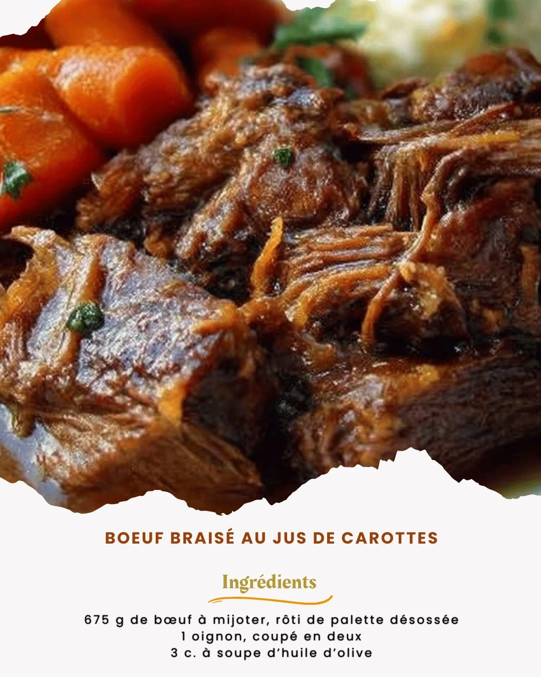 Boeuf braisé doré servi avec un jus de carottes fraîchement préparé