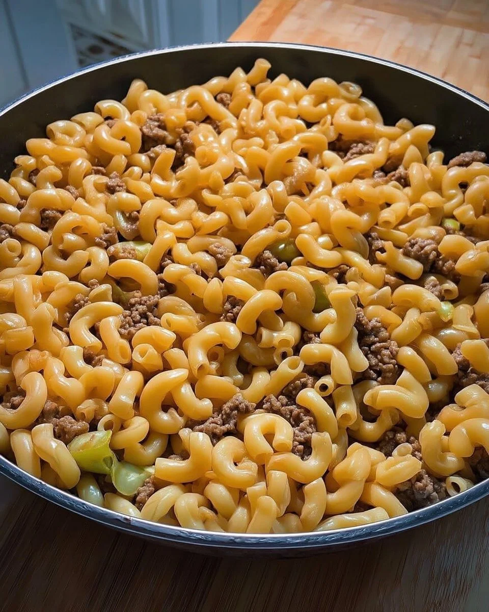 Plat de macaroni chinois savoureux et coloré