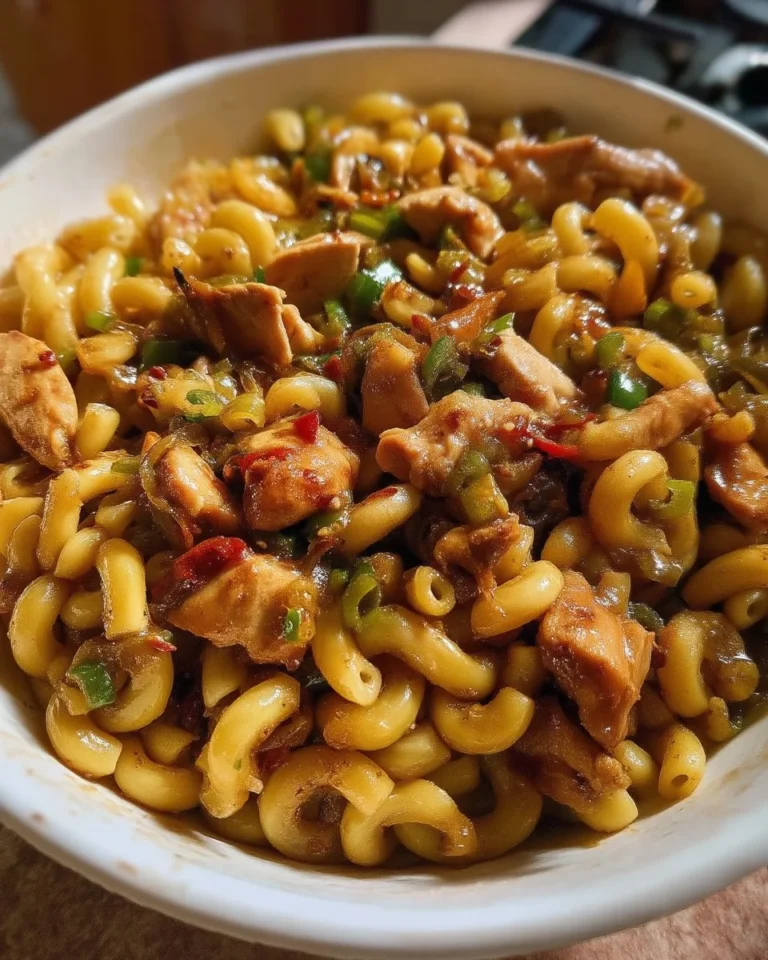 Macaronis chinois au poulet savoureux et colorés