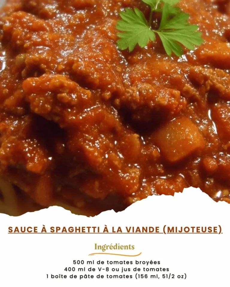 Sauce à spaghetti à la viande mijotée, prête à servir avec des pâtes.