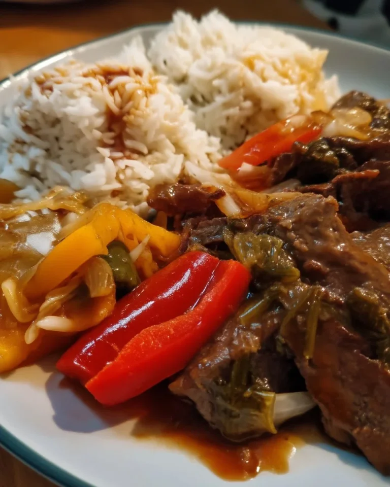Sauté de boeuf à fondue chinoise et poivrons, un plat délicieux et coloré.