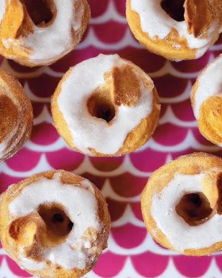 Beignes dorés de grand-maman Jacqueline, croustillants et dorés.