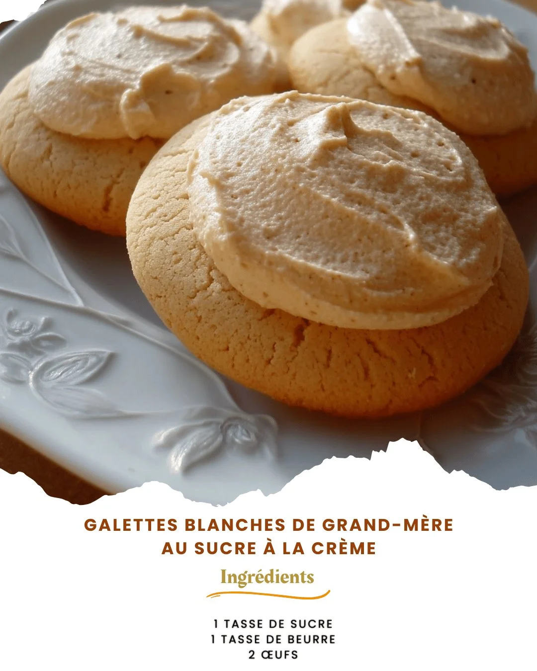 Galettes blanches de grand-mère au sucre à la crème sur une assiette