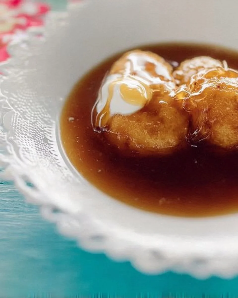 Grands-pères dans le sirop, un dessert traditionnel français.