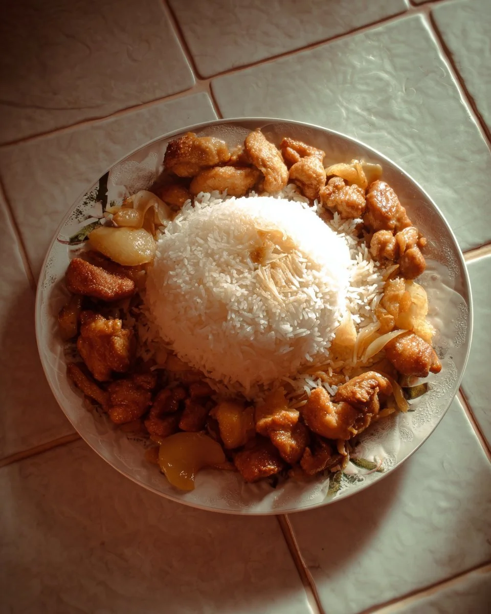 Poulet dans une délicieuse sauce d'érable, un plat appétissant à déguster.