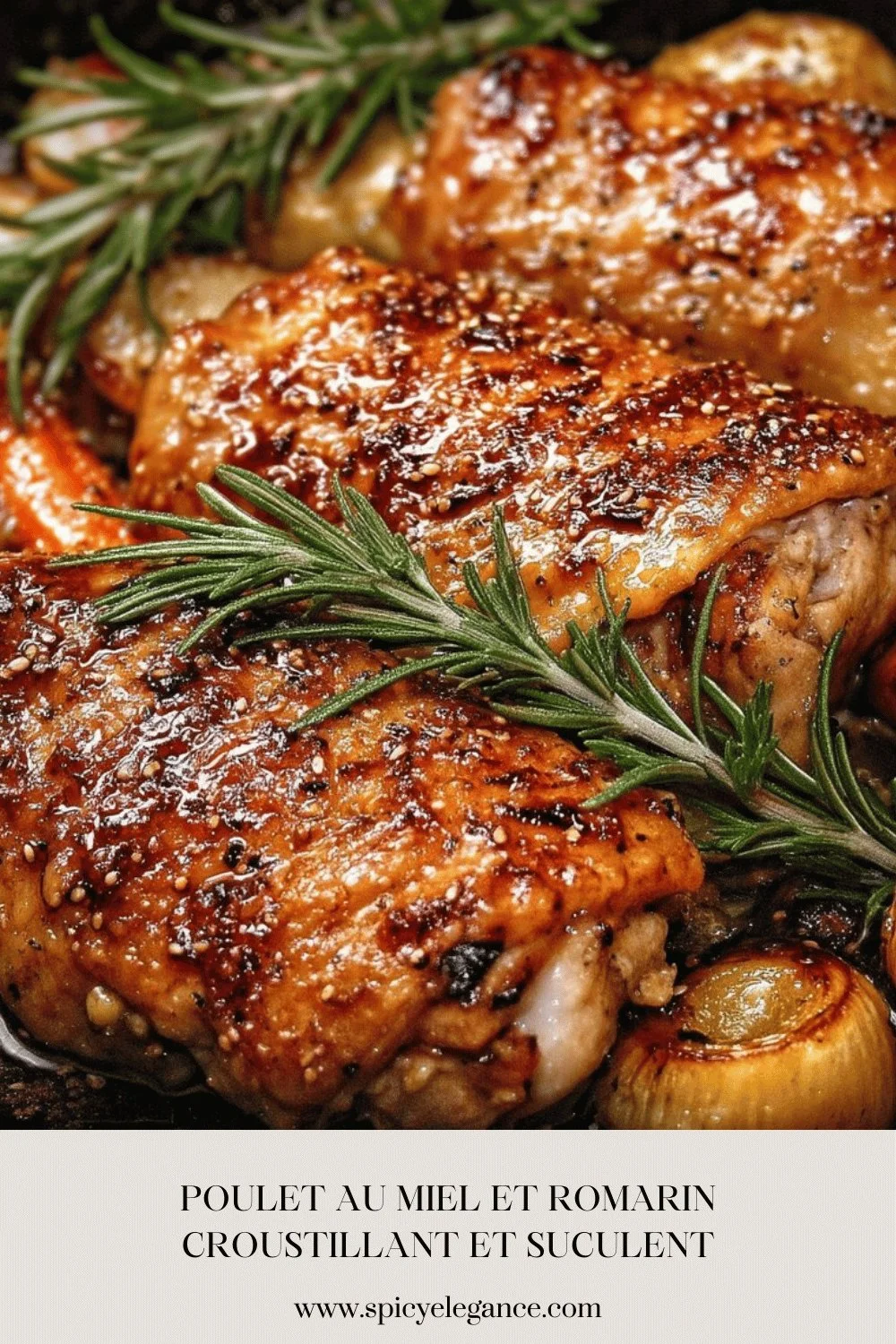 Poulet au Miel et Romarin croustillant et savoureux sur une assiette.