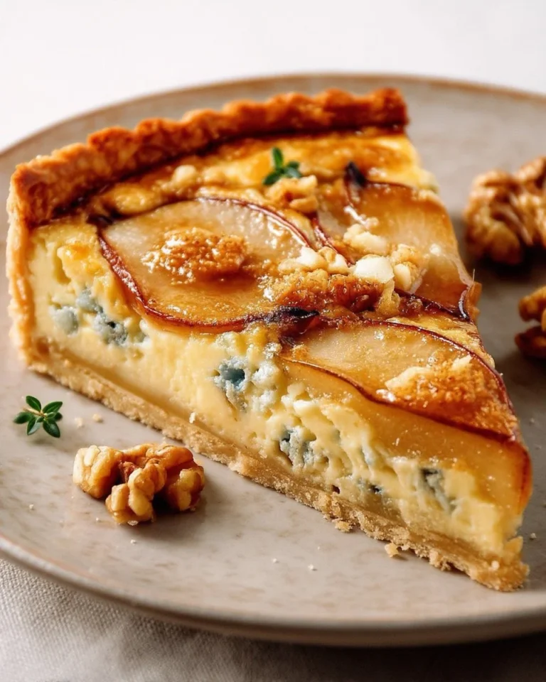 Tarte Roquefort et poire garnie de fromage et poires caramélisées