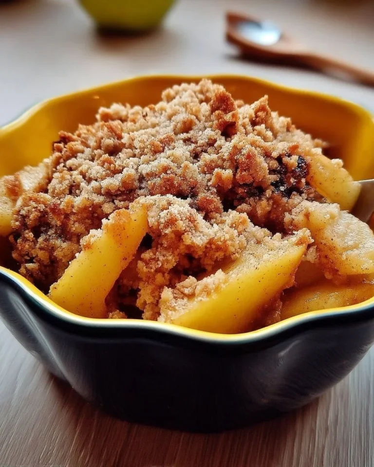 Crumble Pomme-Cannelle avec pommes dorées et croustillant savoureux