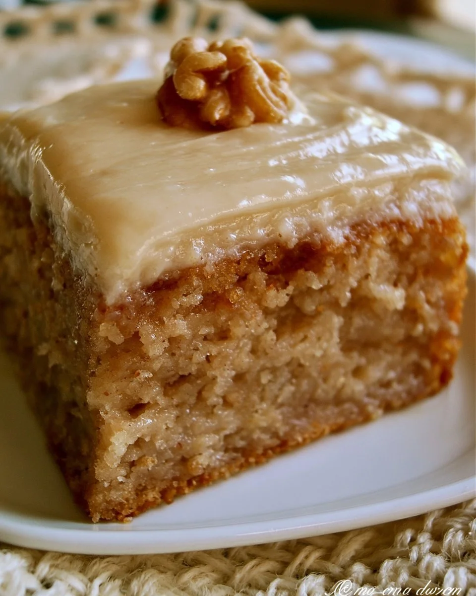 Gâteau à la banane avec glaçage crémeux au sucre