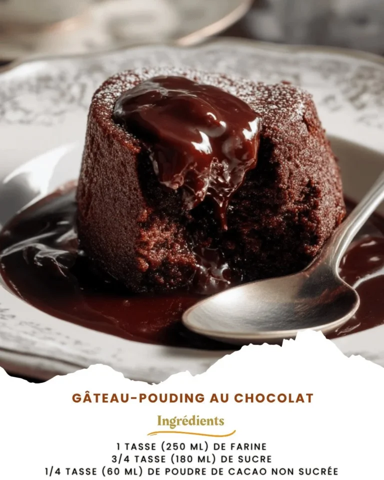 Gâteau-pouding au chocolat servi avec une sauce caramel