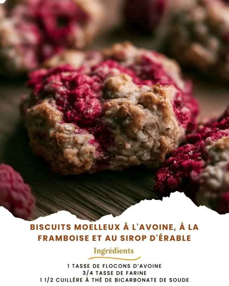 Biscuits moelleux à l'avoine, framboise et sirop d'érable sur une assiette