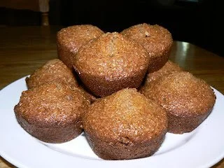 Muffins croustillants au son, parfaits pour un petit-déjeuner sain et gourmand.